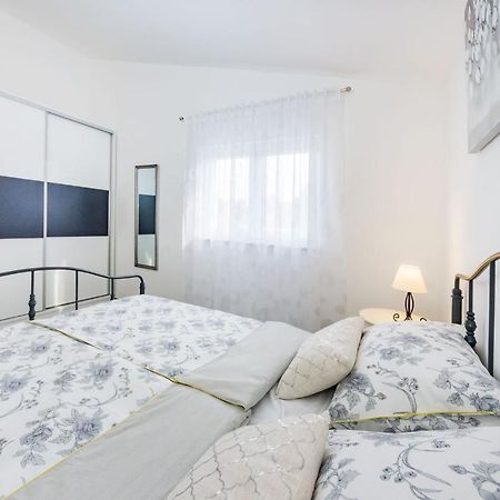 Apartmani Neva, Pridraga Екстер'єр фото