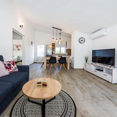Apartmani Neva, Pridraga Екстер'єр фото