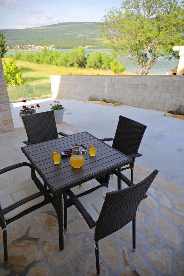 Apartmani Neva, Pridraga Екстер'єр фото