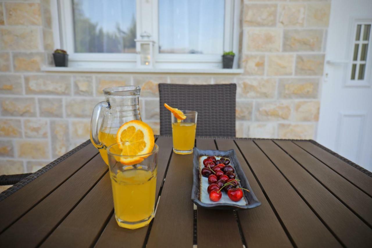 Apartmani Neva, Pridraga Екстер'єр фото