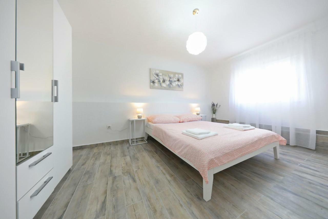 Apartmani Neva, Pridraga Екстер'єр фото
