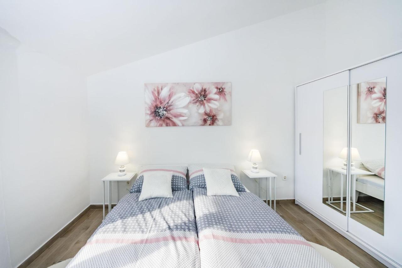 Apartmani Neva, Pridraga Екстер'єр фото