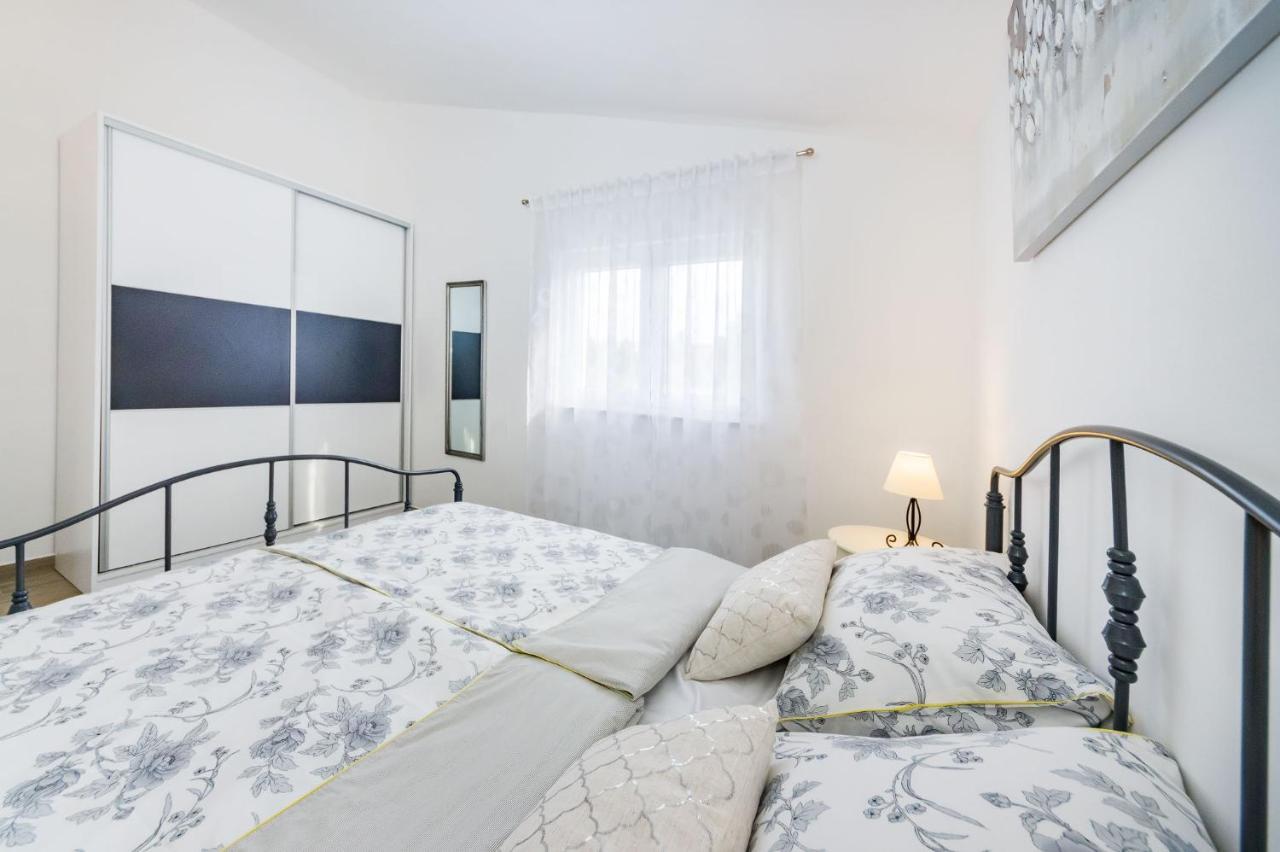 Apartmani Neva, Pridraga Екстер'єр фото