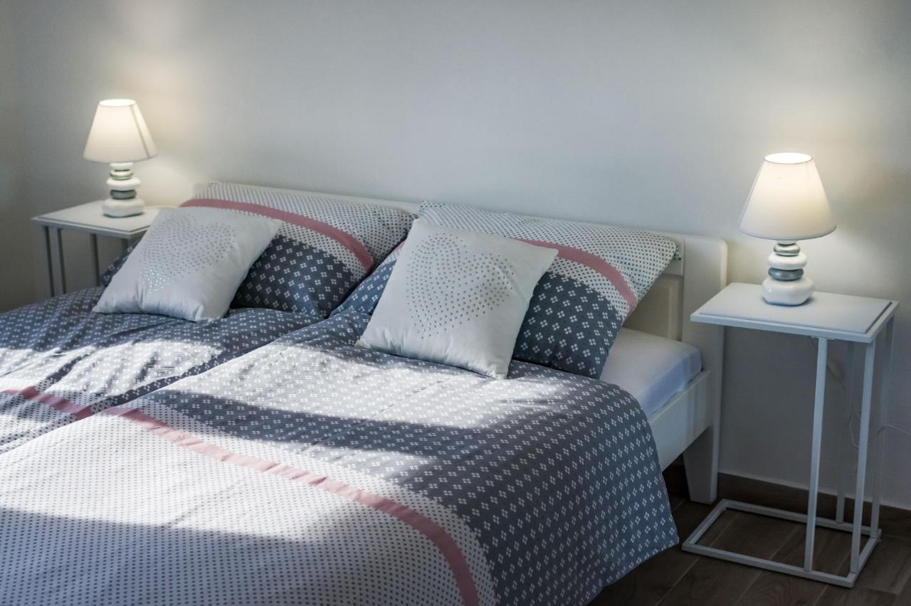 Apartmani Neva, Pridraga Екстер'єр фото