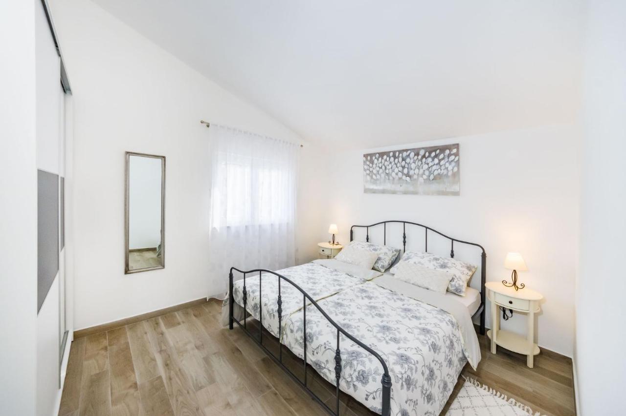 Apartmani Neva, Pridraga Екстер'єр фото