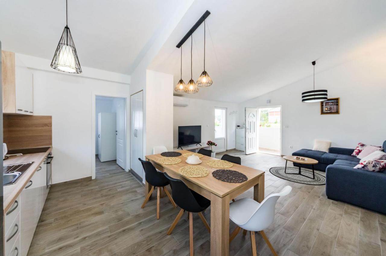 Apartmani Neva, Pridraga Екстер'єр фото